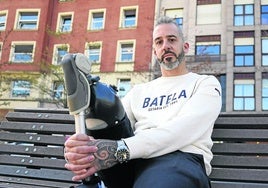 Jakes sufrió un accidente en noviembre de 2021, cuando trabajaba en una frábrica en horario nocturno.