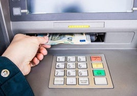 El apagón deja sin funcionar los cajeros automáticos y genera un debate sobre la importancia del dinero en efectivo