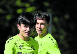 Kubo y Zubimendi, en el entrenamiento de ayer en Zubieta.