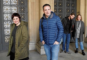 Garbiñe Aranburu, de LAB, junto a Mitxel Lakuntza, de ELA.