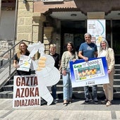 Presentación del cupón diario de la ONCE del próximo 5 de mayo protagonizado por la Feria del Queso Idiazabal.