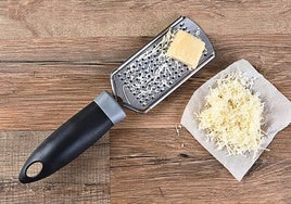 El truco para rallar queso sin morir en el intento