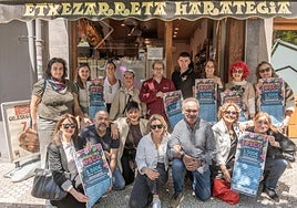 Miembros de Aterpea presentaron ayer la campaña de la Fiesta de la Primavera.