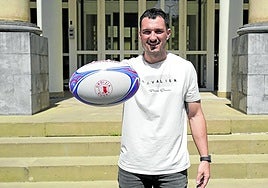 Julen Goia, ayer en las calles de Lazkao tras anunciar que cuelga las botas.