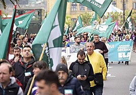 Imagen de archivo de una manifestacio del Primero de mayo en Donostia.