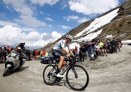 Chris Froome, en su ataque en la Finestre en 2018, que le dio el triunfo en el Giro de Italia.