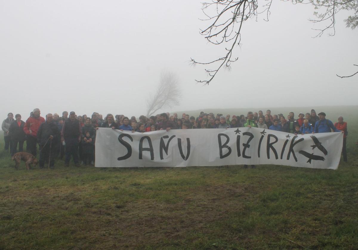 'Sañu bizirik' mantentzeko deia egin dute hainbat herritarrek