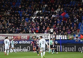 El Eibar lanza un pack para asistir a los tres últimos partidos en Ipurua por 60 euros.