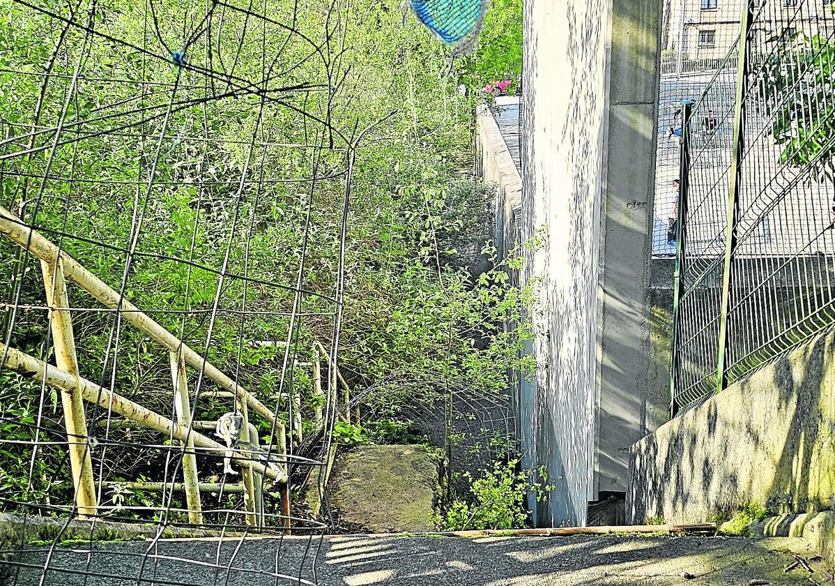 Sirimiri: Zona de paso abandonada en Altza