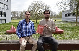 Julio Calleja eta Diego Marqués, gidaren egileak.