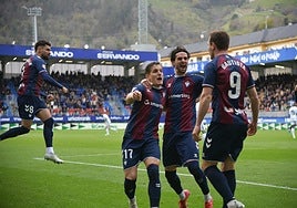 Los jugadores del Eibar celebran un gol en Ipurua.