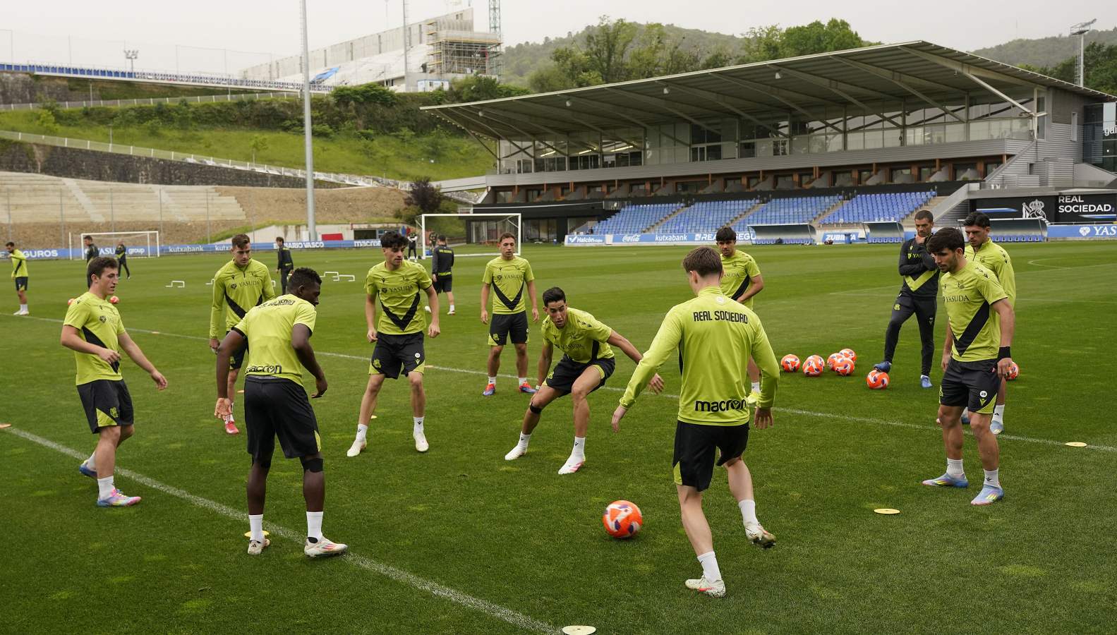 La Real Sociedad prepara el derbi