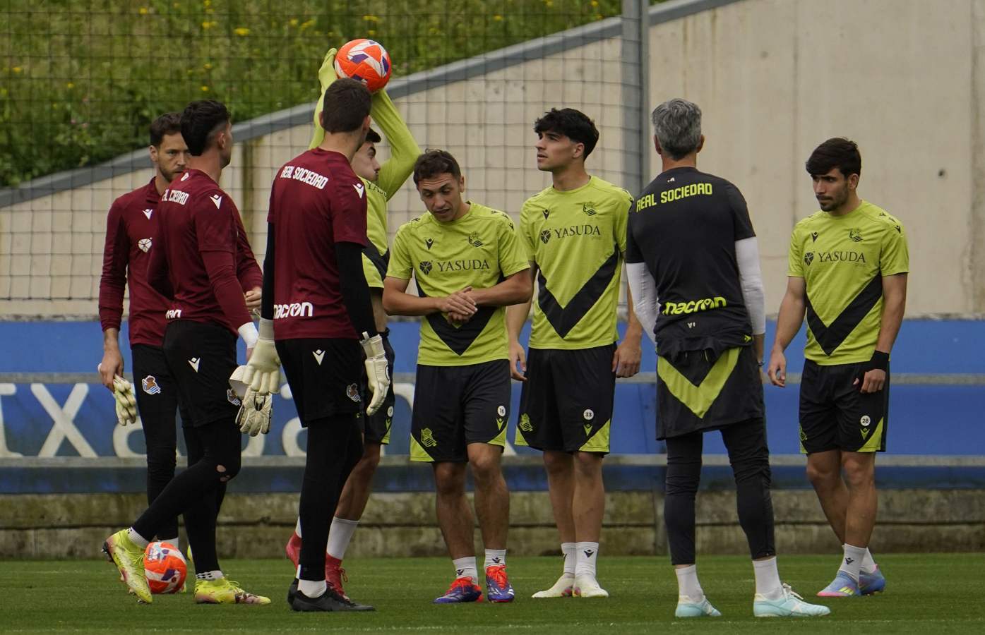 La Real Sociedad prepara el derbi