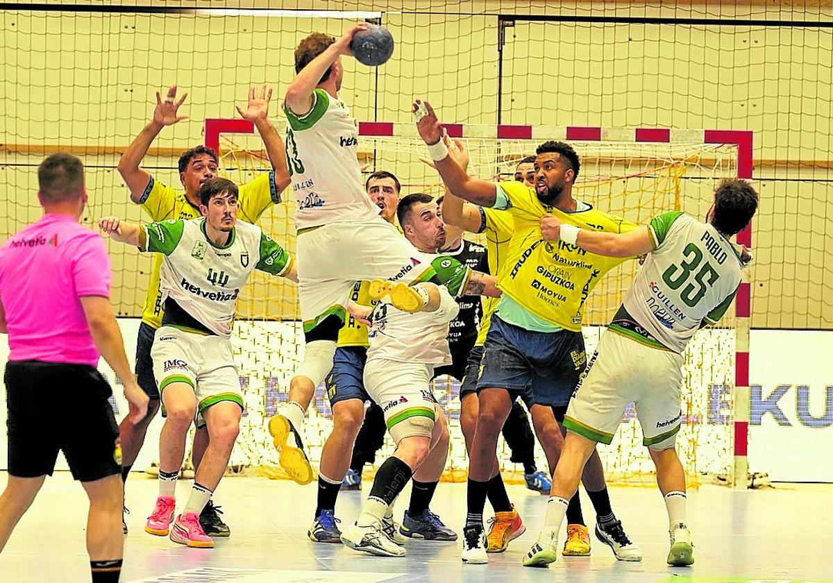 A dos segundos del final lanzó Oleg Kisselev pero el balón del empate se le marchó fuera.