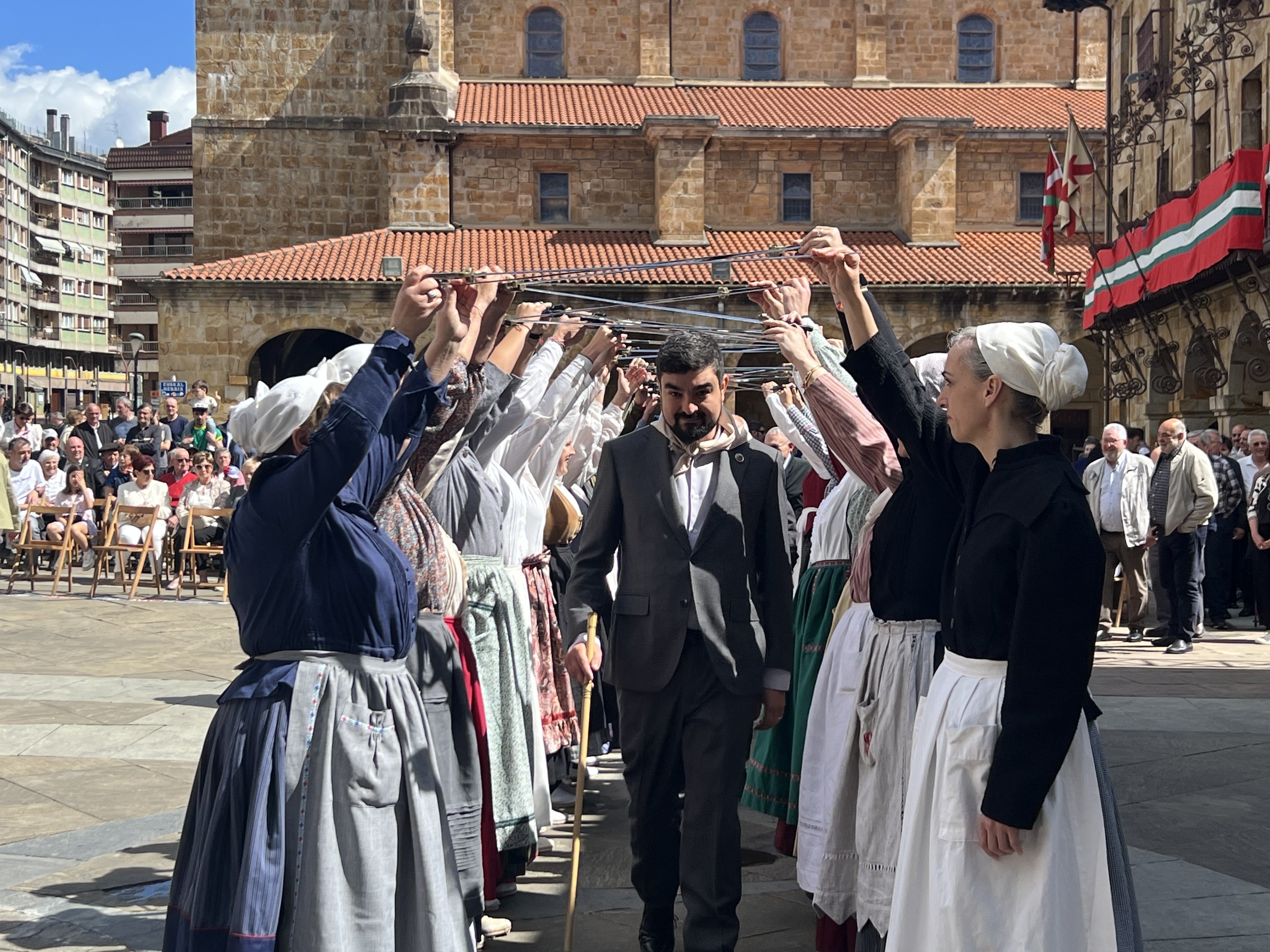 Histórica y emotiva Ezpata Dantza