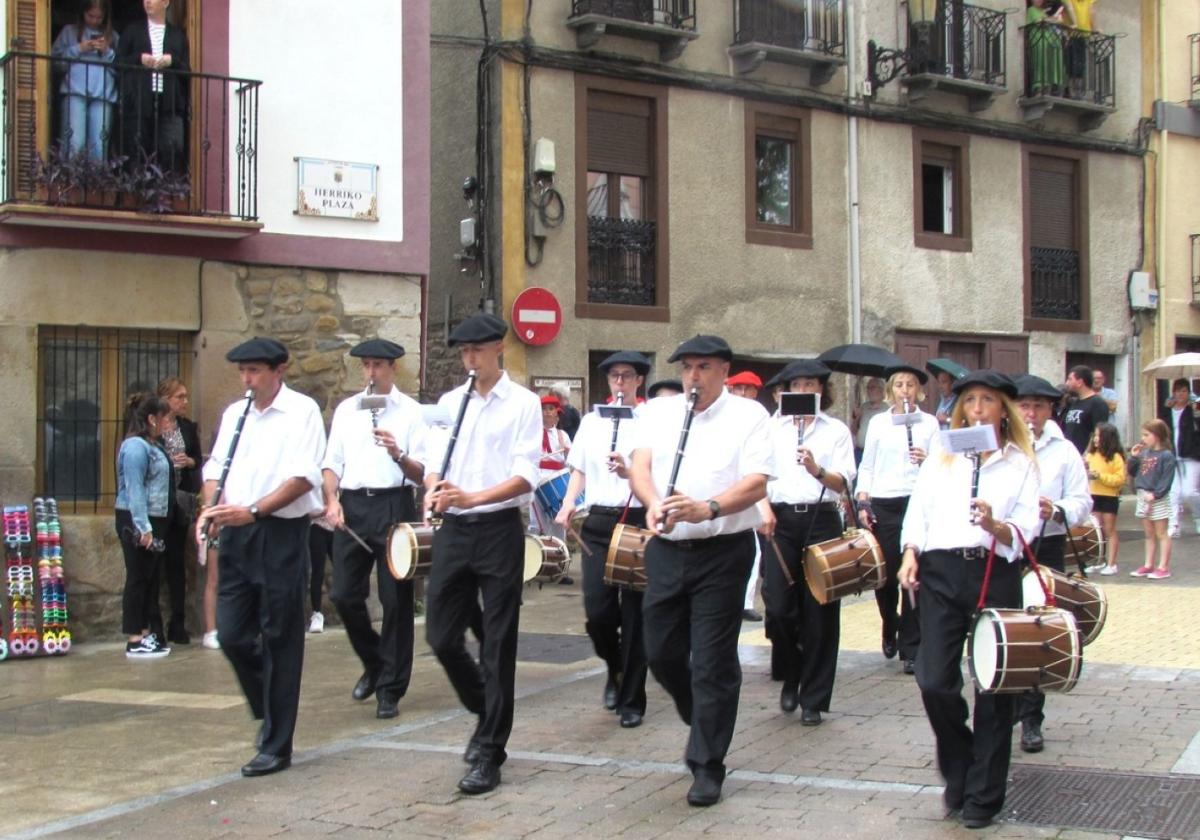 El 19 de julio sonará la nueva marcha del Alarde que presentan este martes