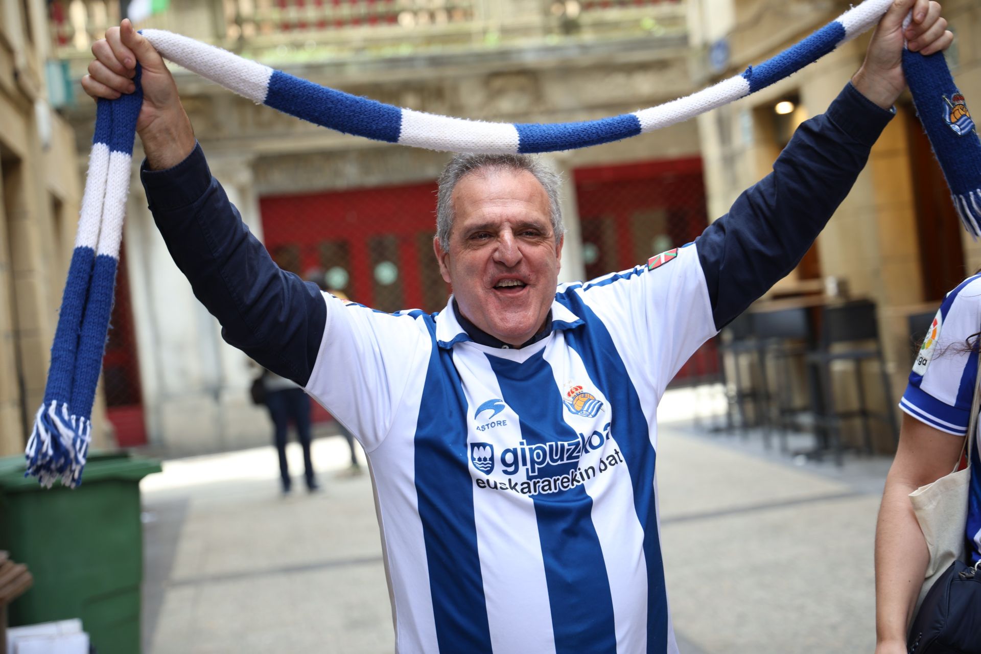 El derbi ya calienta motores en las calles de Donostia