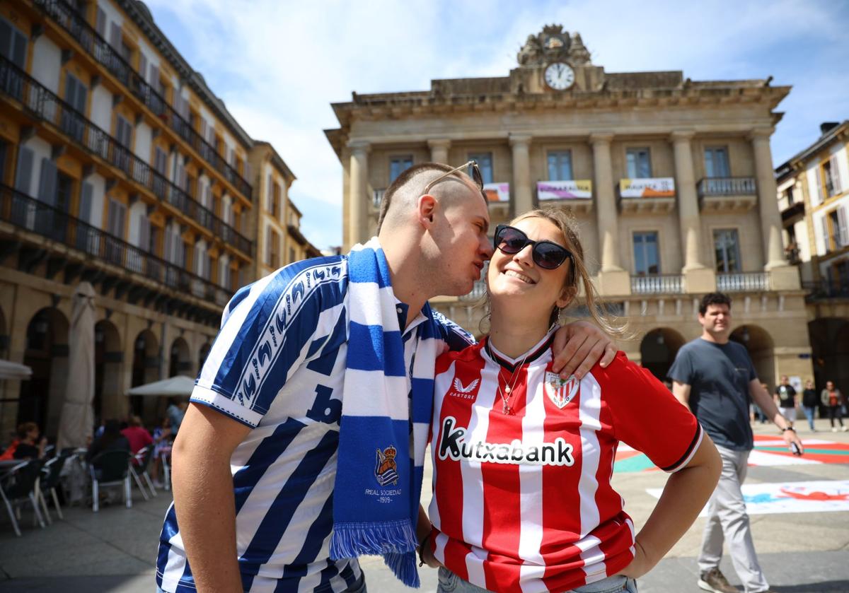 El derbi ya calienta motores en las calles de Donostia