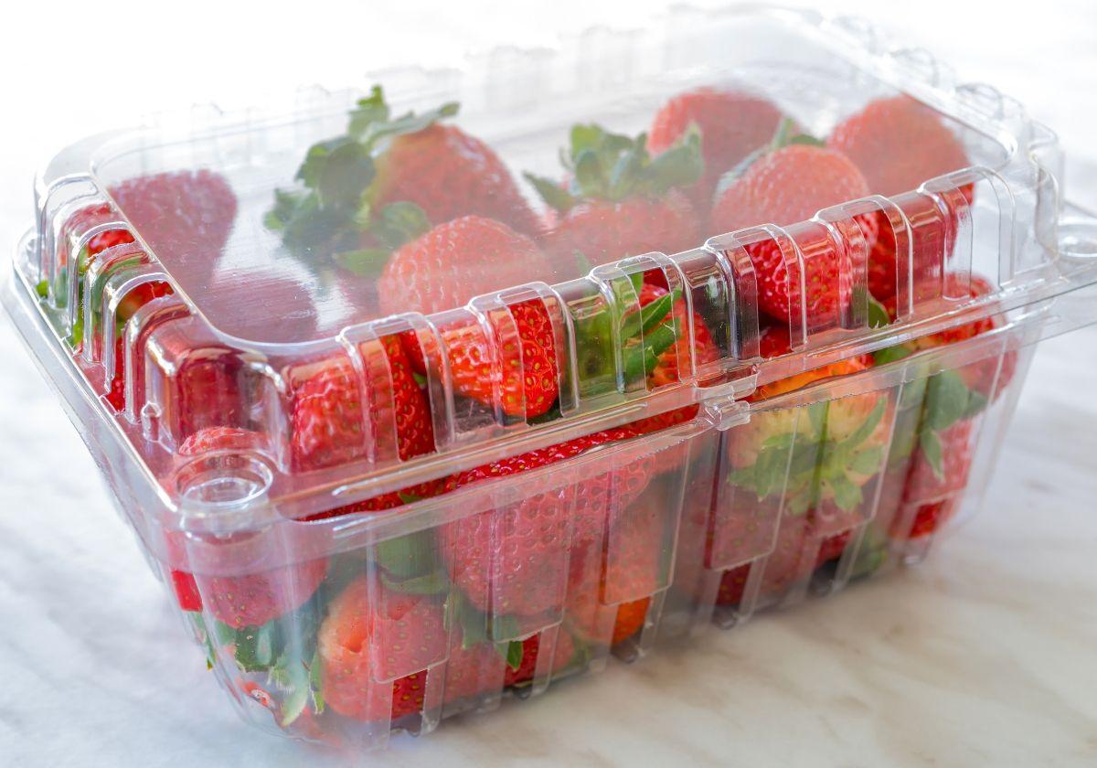 Ni en la nevera ni en el frutero: el lugar donde conservar las fresas y que no se pudran