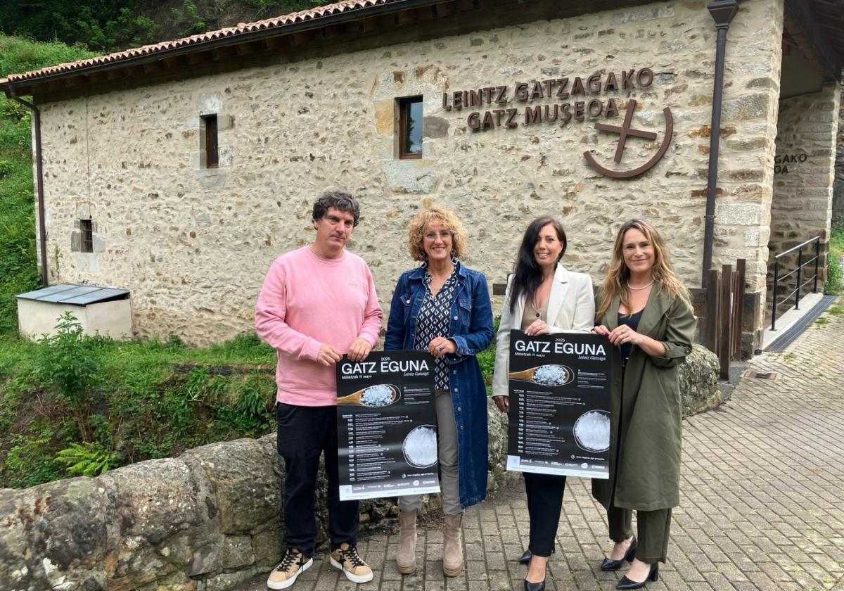 Leintz Gatzaga se prepara para celebrar el Gatz Eguna, su gran homenaje a la sal