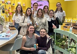 Algunas de las participantes en el taller ofrecido por Freshly Cosmetics en Garbera.