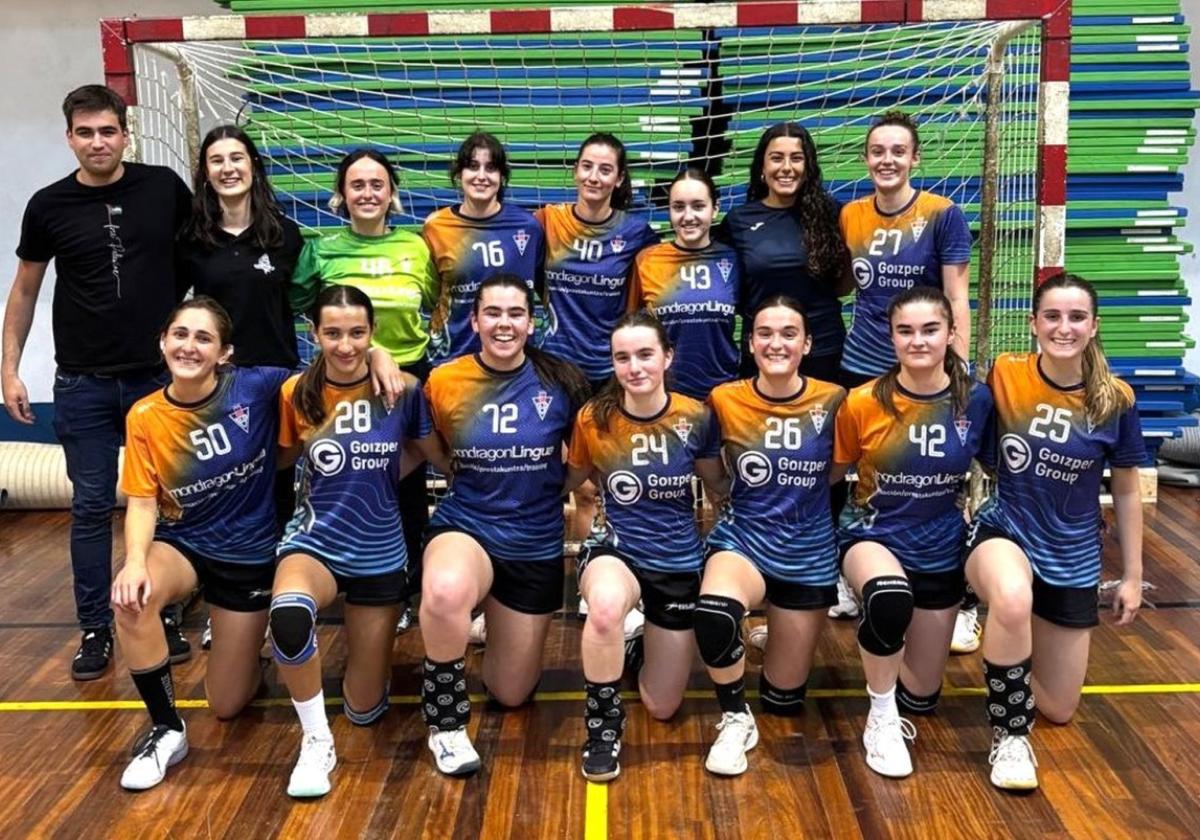 Los conjuntos de balonmano arrancan con paso firme en las copas de Gipuzkoa