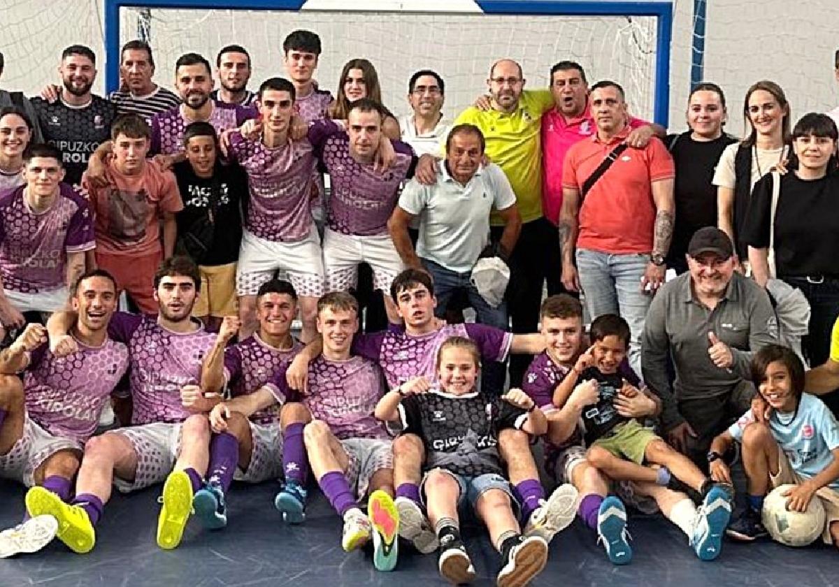 El equipo celebró la segunda plaza con los aficionados y familiares que se desplazaron a Albelda.