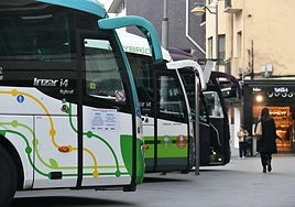 Autobús de Avanza en la estación de autobuses Egogain, en Eibar.