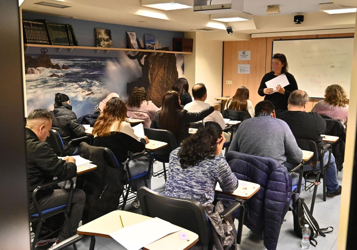 La nacionalización de extranjeros vuelve a batir récord con 3.290 casos en un año en Gipuzkoa