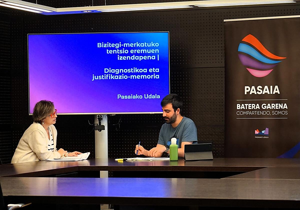 Iraitz Pazos, concejal de Vivienda, y Aintzane Taberna, primera teniente de alcalde.