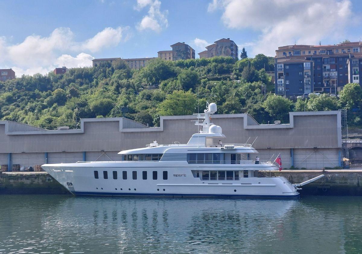 'Sport', el yate de lujo de 250.000 euros a la semana que llega a Pasaia