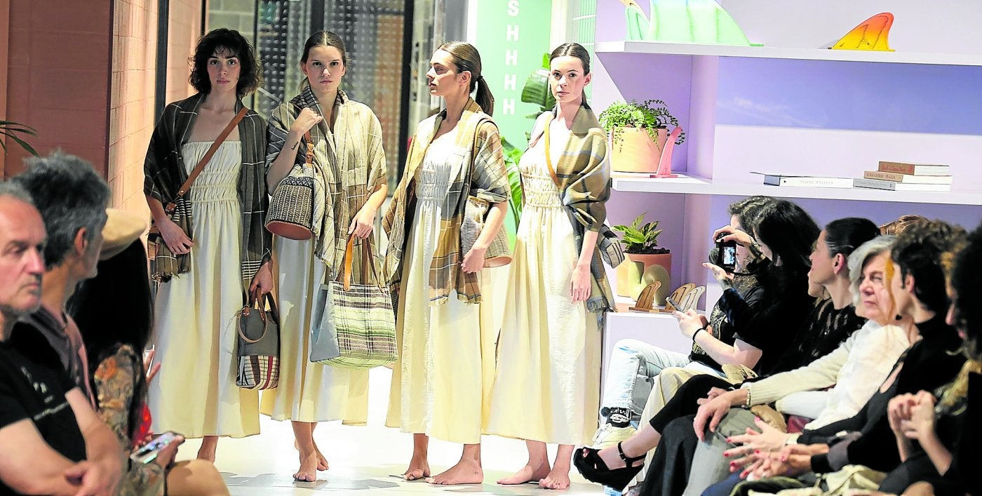 Moda local. Una veintena de comercios donostiarras mostró sus propuestas para la primavera/verano.