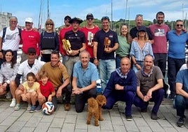 Al día siguiente de la prueba, las y los participantes celebraron la entrega de premios en el Club Náutico de Zumaia.