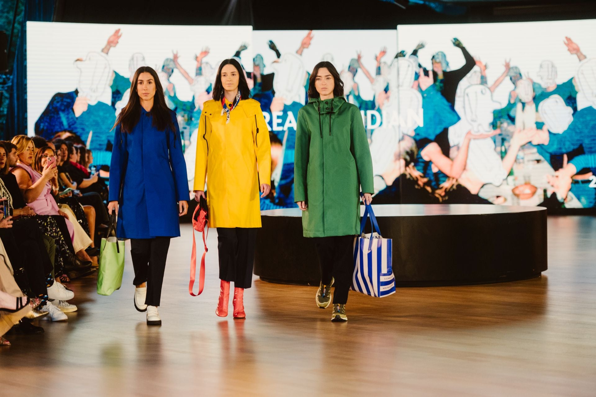 El desfile 30 aniversario de Loreak Mendian