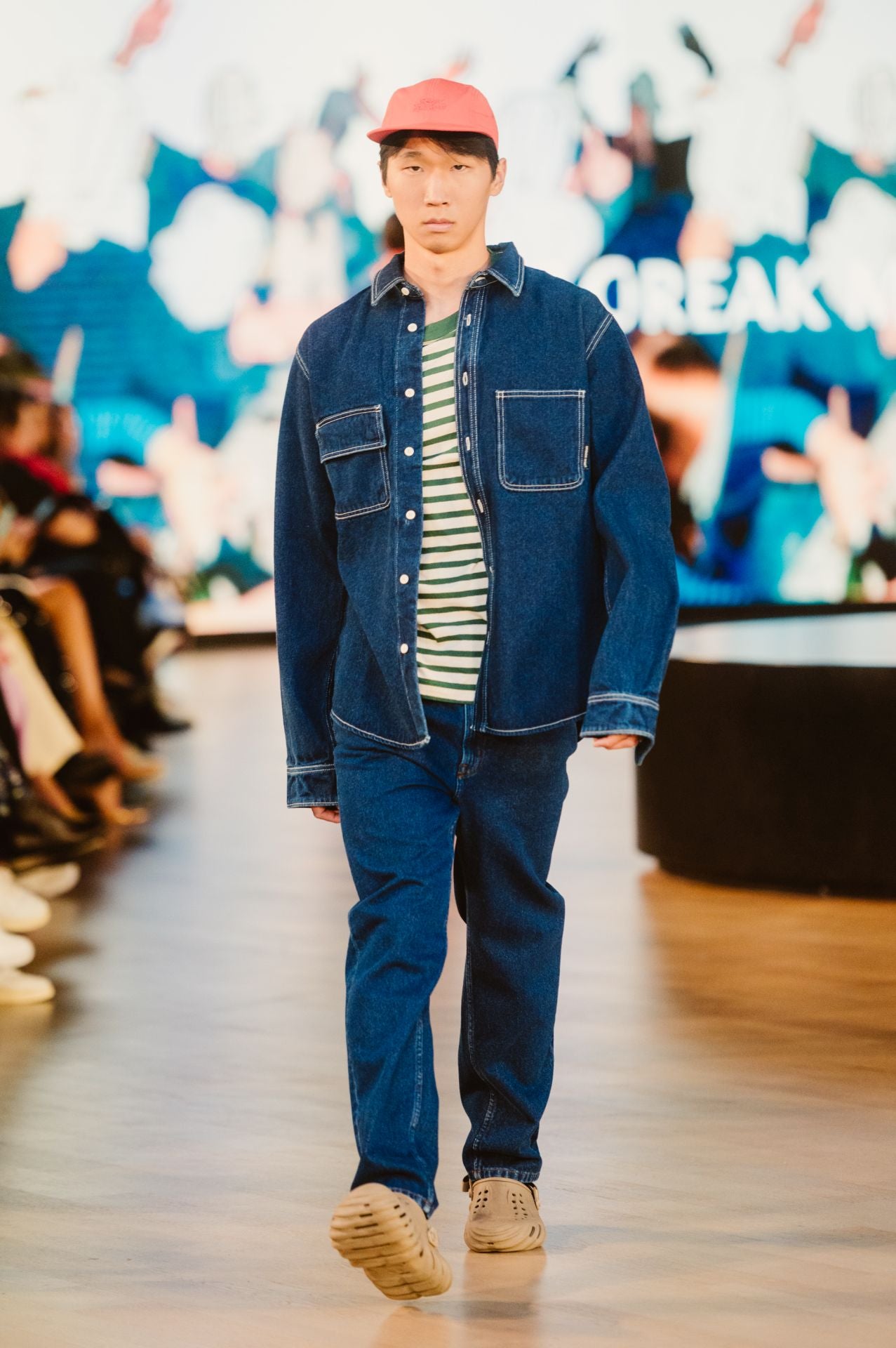 El desfile 30 aniversario de Loreak Mendian