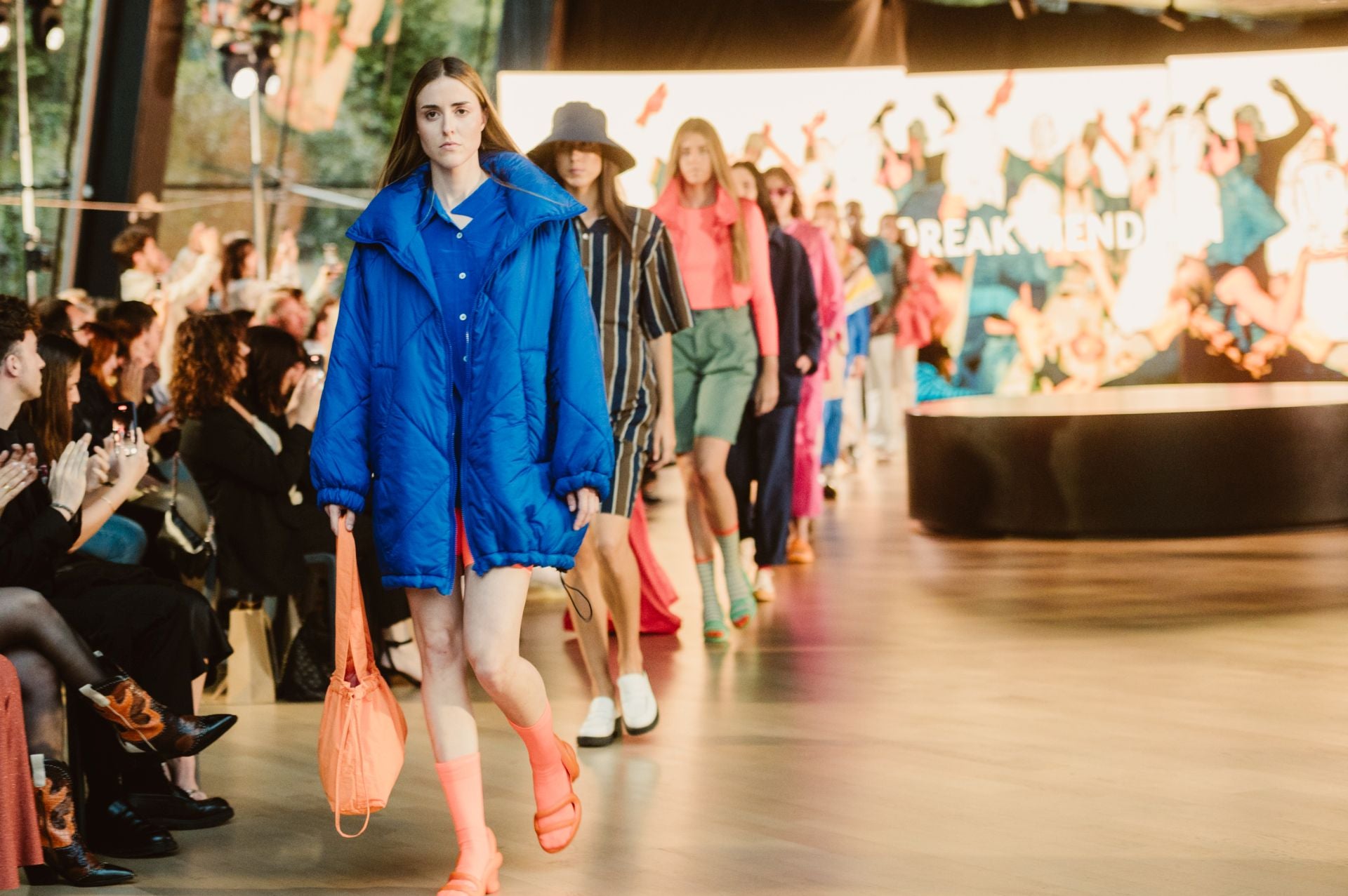 El desfile 30 aniversario de Loreak Mendian