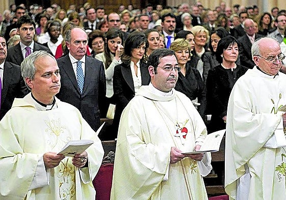 Consagración. Prevost, primero por la izquierda, junto a Olaortua. Detrás, entre ambos, Joseba Inchaurraga.