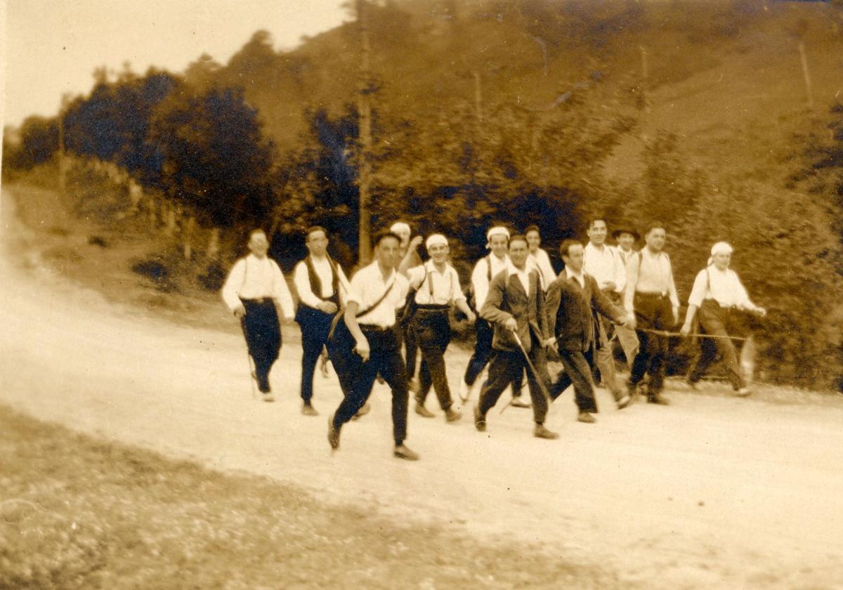 Ehun urte lehen 14 ordutako ibilaldi hartatik
