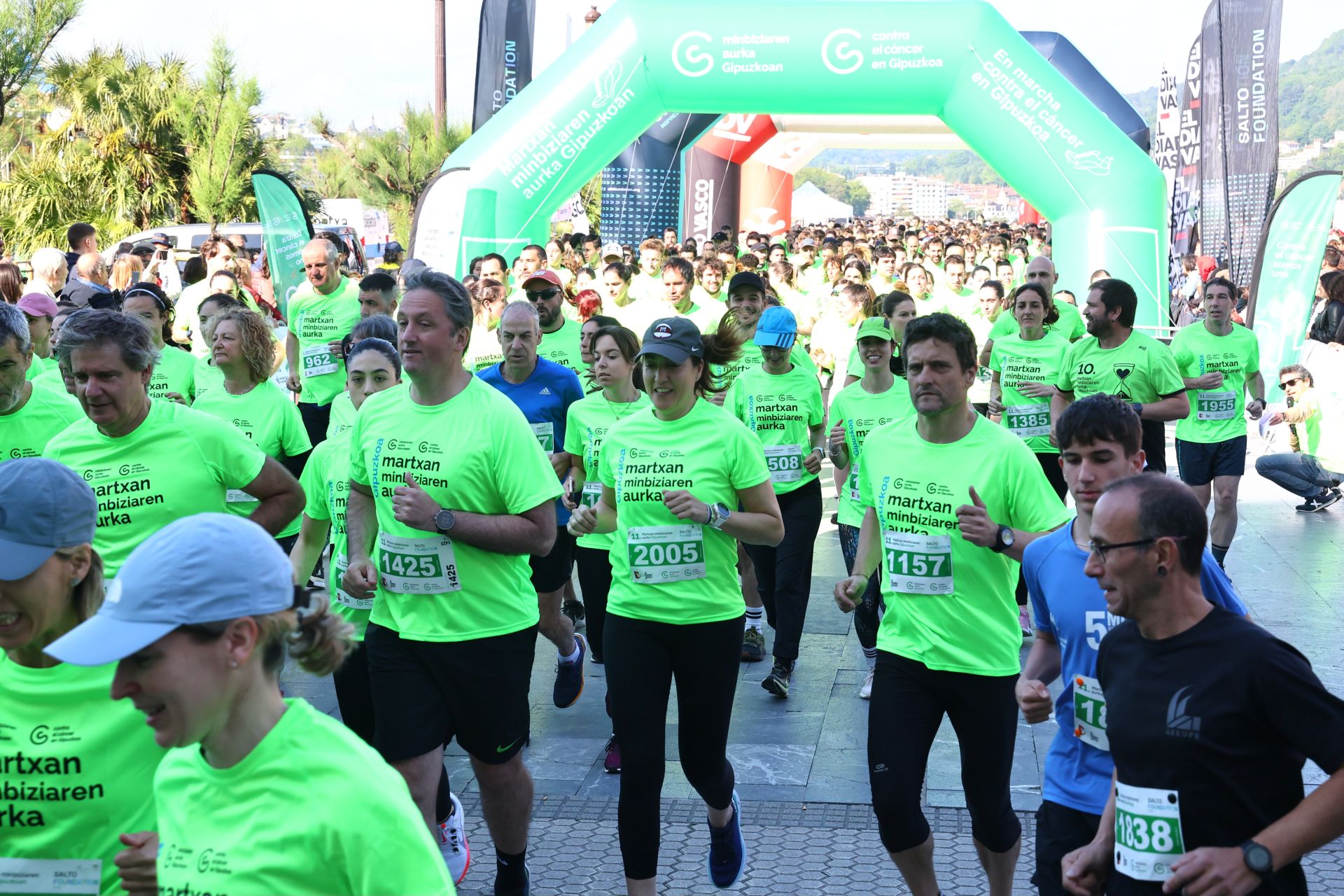 Una marea verde en Donostia contra el cáncer