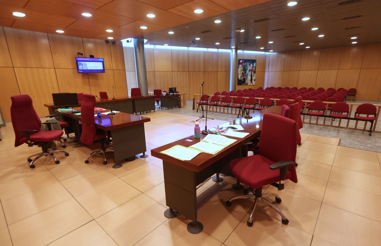 Así son por dentro los juzgados: calabozos, salas de pruebas…