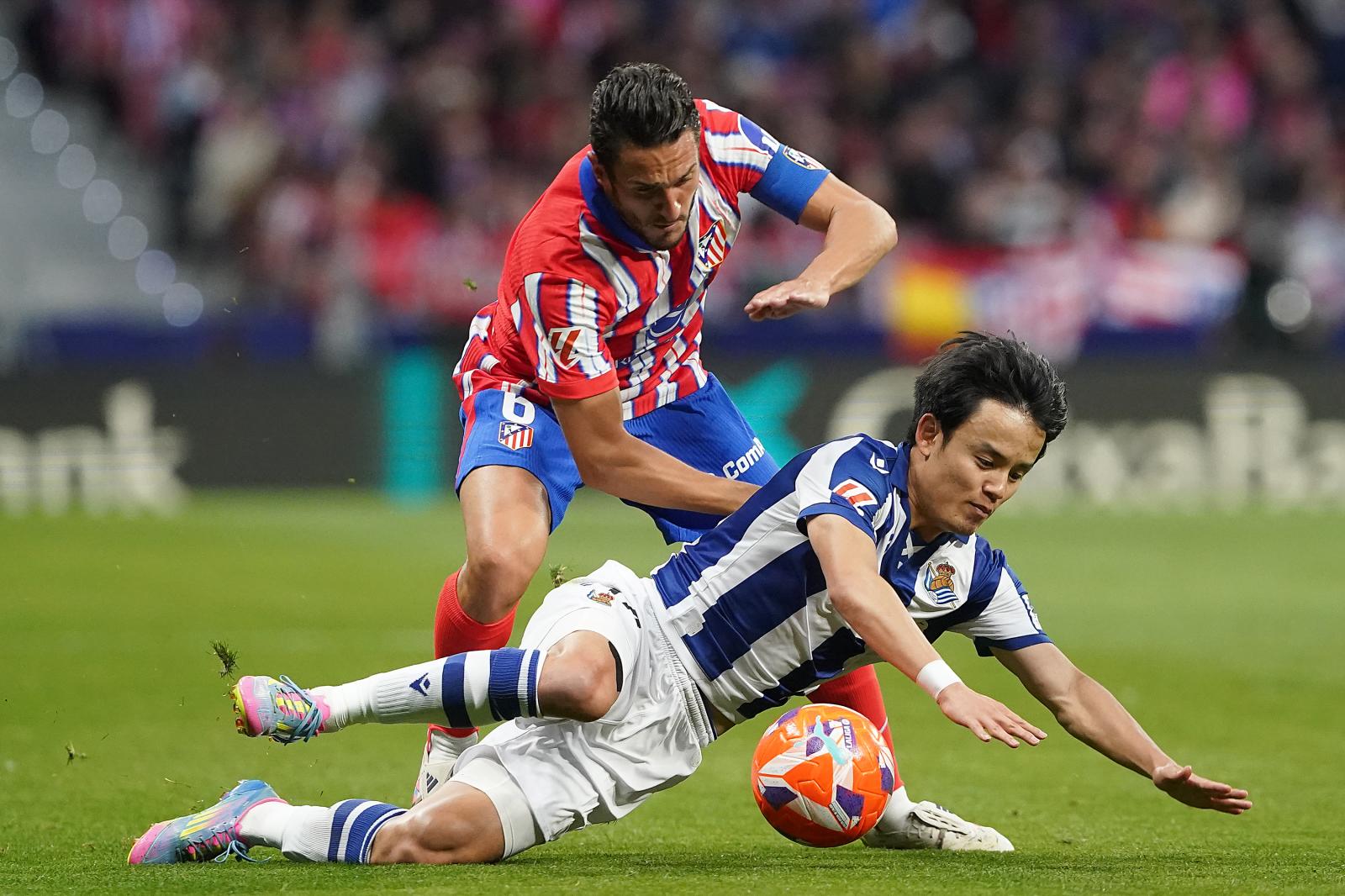 Kubo es derribado por Koke en el partido ante el Atlético