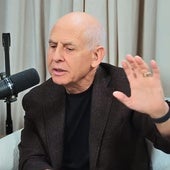 Daniel Amen durante una entrevista sobre la salud cerebral.