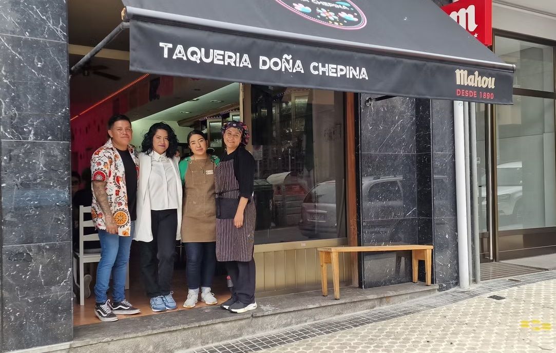 Los responsables de Doña Chepina, el restaurante mexicano ubicado en el barrio de Egia en San Sebastián.