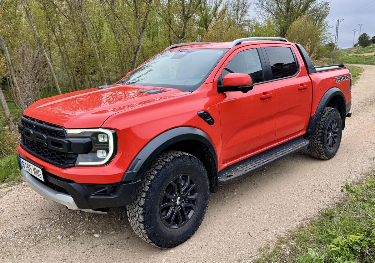 Sin duda alguna, el Ford Ranger Raptor con motor turbodiesel de 210 CV y 500 Nm de par se comporta de maravilla y ofrece unos consumos más ponderados.