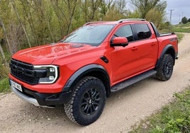 Sin duda alguna, el Ford Ranger Raptor con motor turbodiesel de 210 CV y 500 Nm de par se comporta de maravilla y ofrece unos consumos más ponderados.