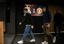 Zubeldia, junto a Imanol en la previa del encuentro de ida de los octavos de final frente al United