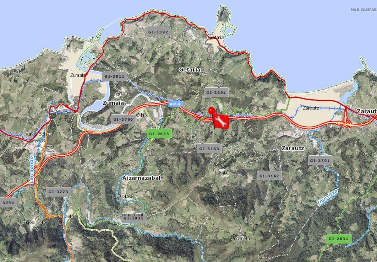 La avería de un camión en la AP-8 en Zumaia, sentido Bilbao, provoca dos horas de colas de hasta tres kilómetros