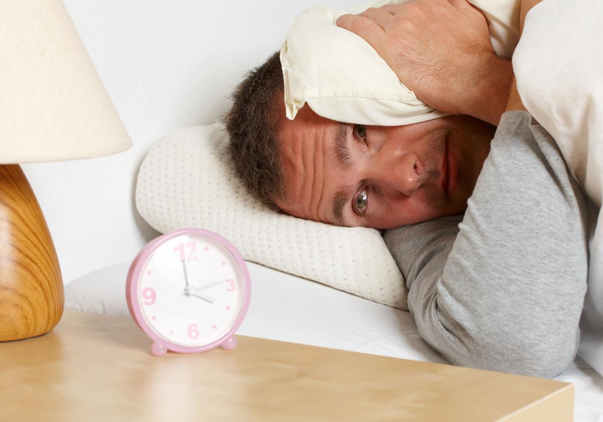 Un cuarto de hora menos de sueño por la noche interfiere en gran medida en el rendimiento laboral al día siguiente