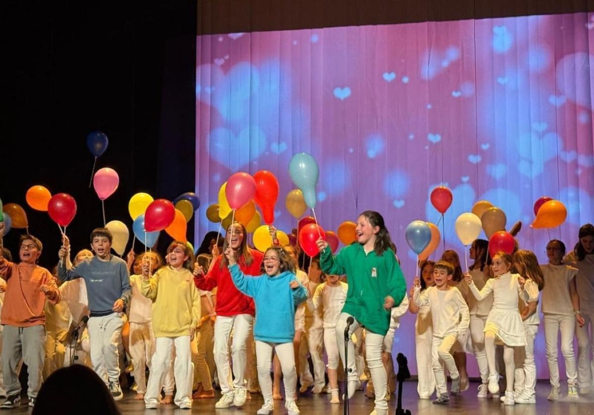 Lleno en el estreno del cuento musical 'Kriskitin'