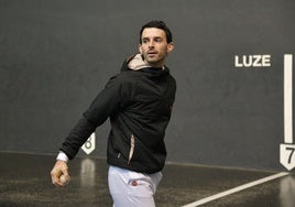 Jokin Altuna, en el frontón Atano III.